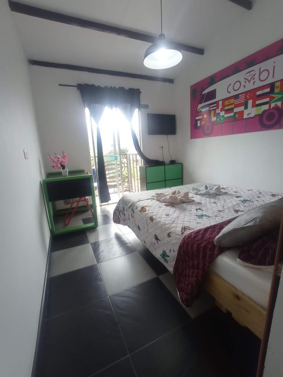 Combi, 2 Good 4 Less Hotel Salento Bilik gambar